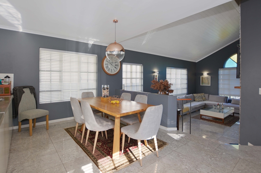 4 Bedroom Property for Sale in Bloubergstrand Western Cape